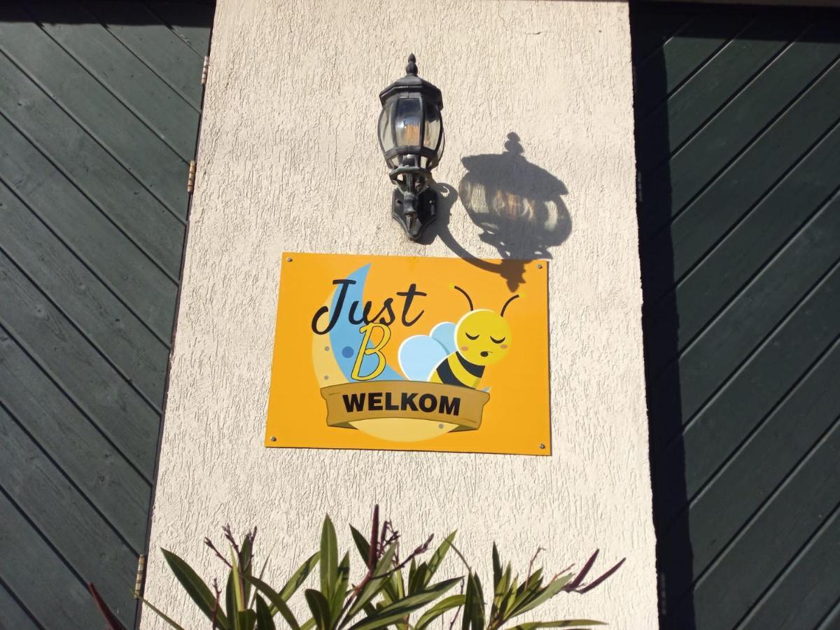Justb Hotel Riemst Bagian luar foto