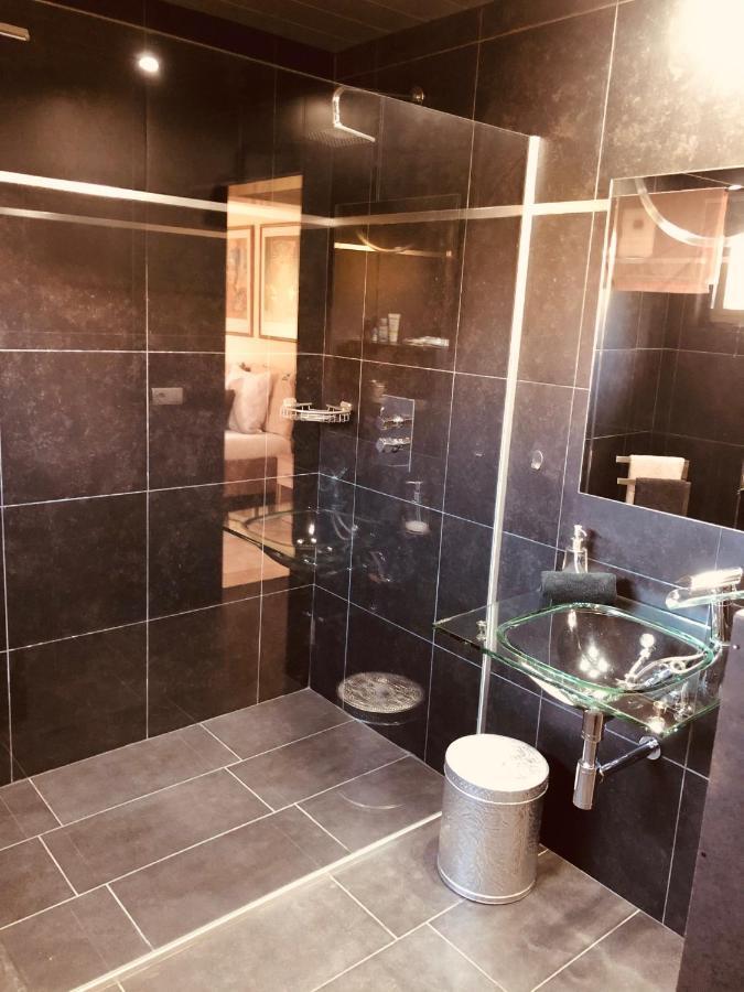 Justb Hotel Riemst Bagian luar foto